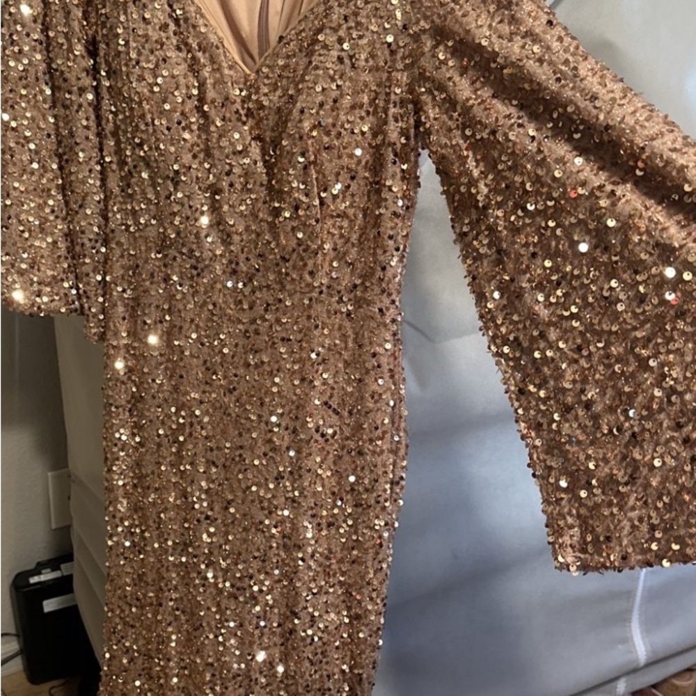 Elegant Sequin Dress in Gold